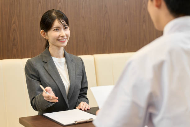 不動産SEO外注の料金について悩む担当者